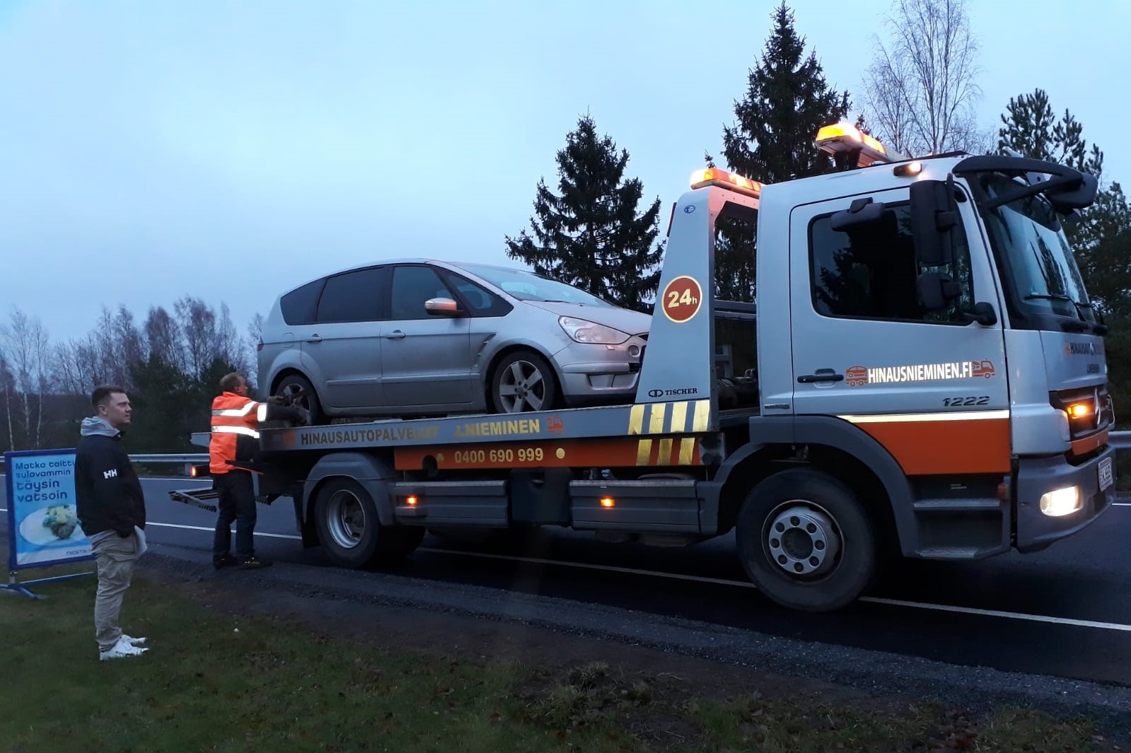 Hinausautopalvelut J. Nieminen auton hinaus